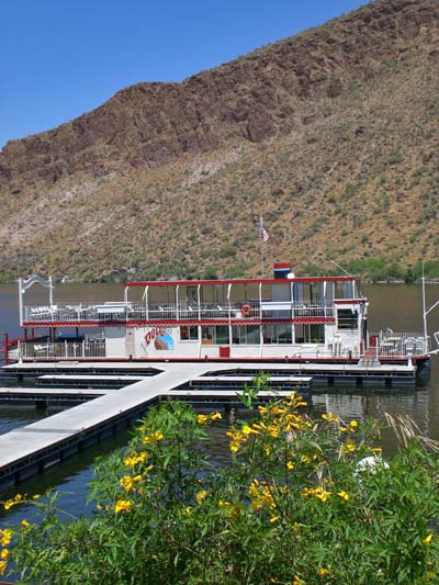 Dolly Steamboat on Canyon Lake