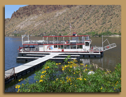 The Dolly's Steamboat on Canyon Lake